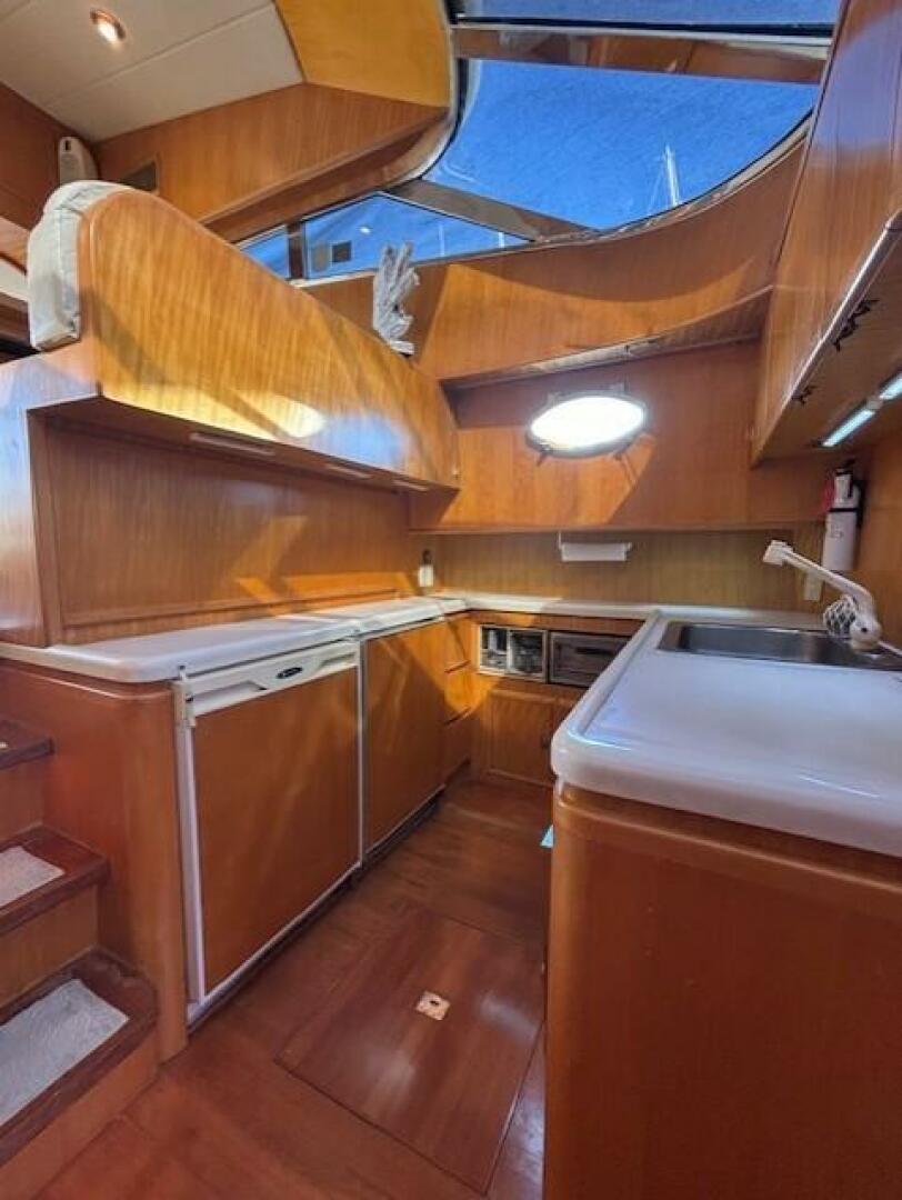 1994 Johnson High Tech 56' Euro - Image 13