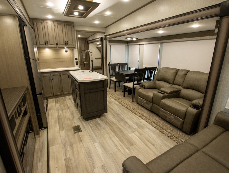 2022 Coachmen Chaparral 367BH - Image 5