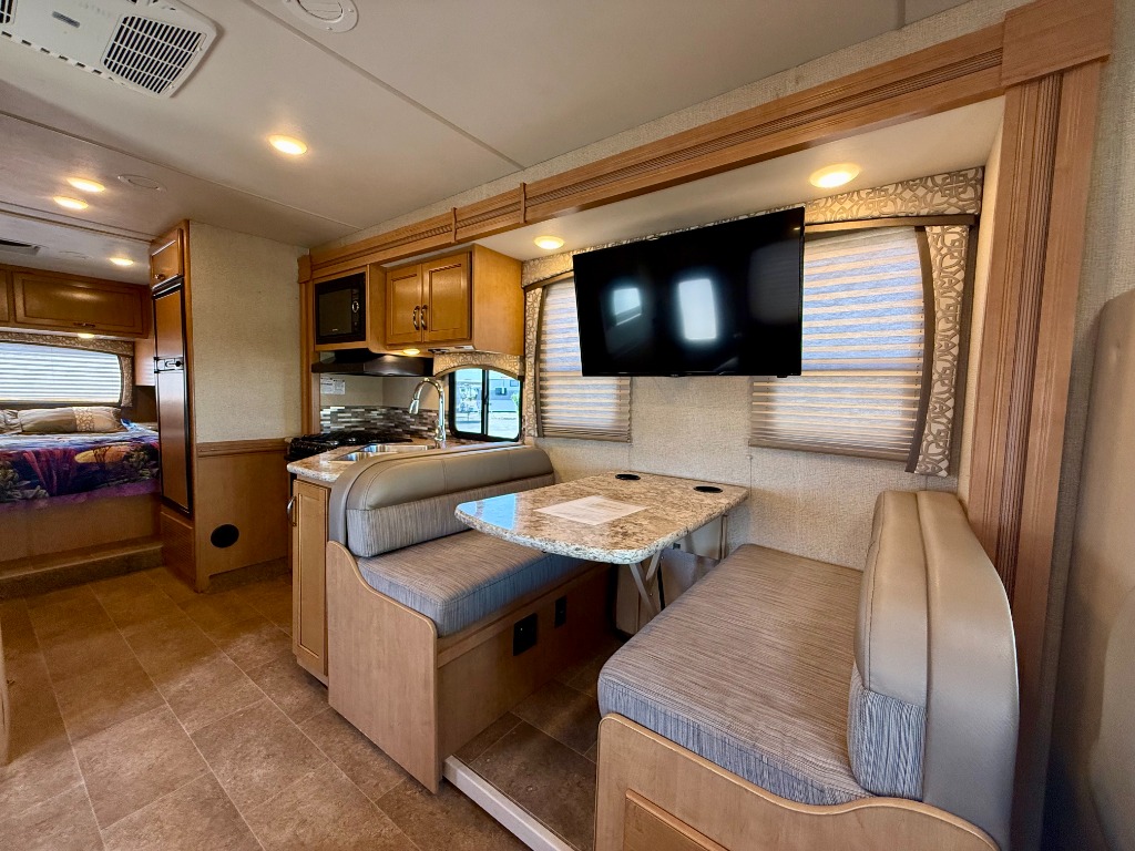 2017 Chateau 28Z - Image 15