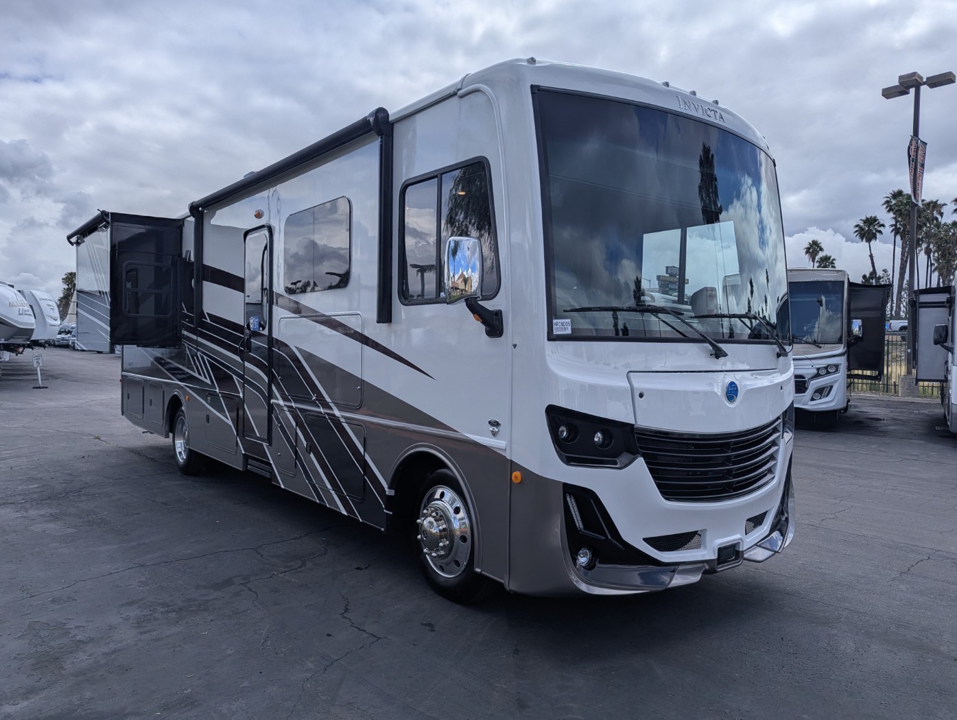 2026 Holiday Rambler Invicta 33HB - Image 1