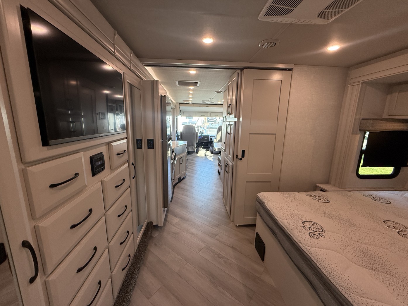 2025 Holiday Rambler Invicta 36Y - Image 21