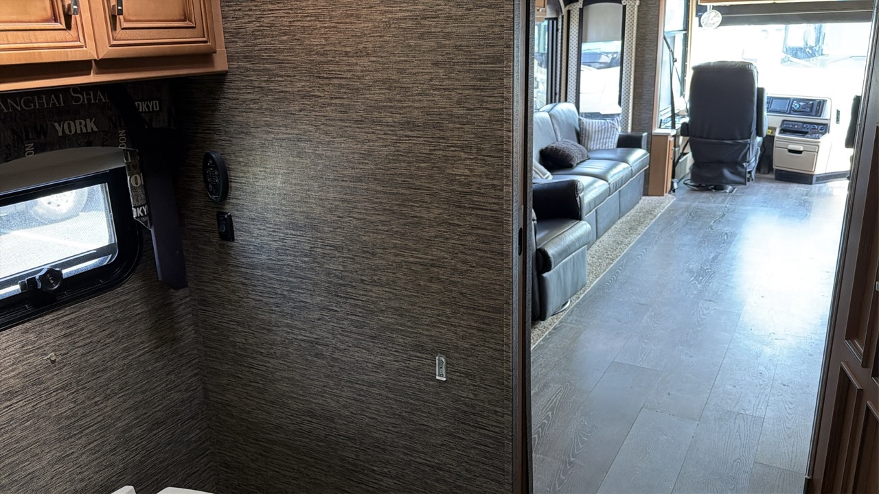 2016 Newmar Ventana LE 4044 - Image 24