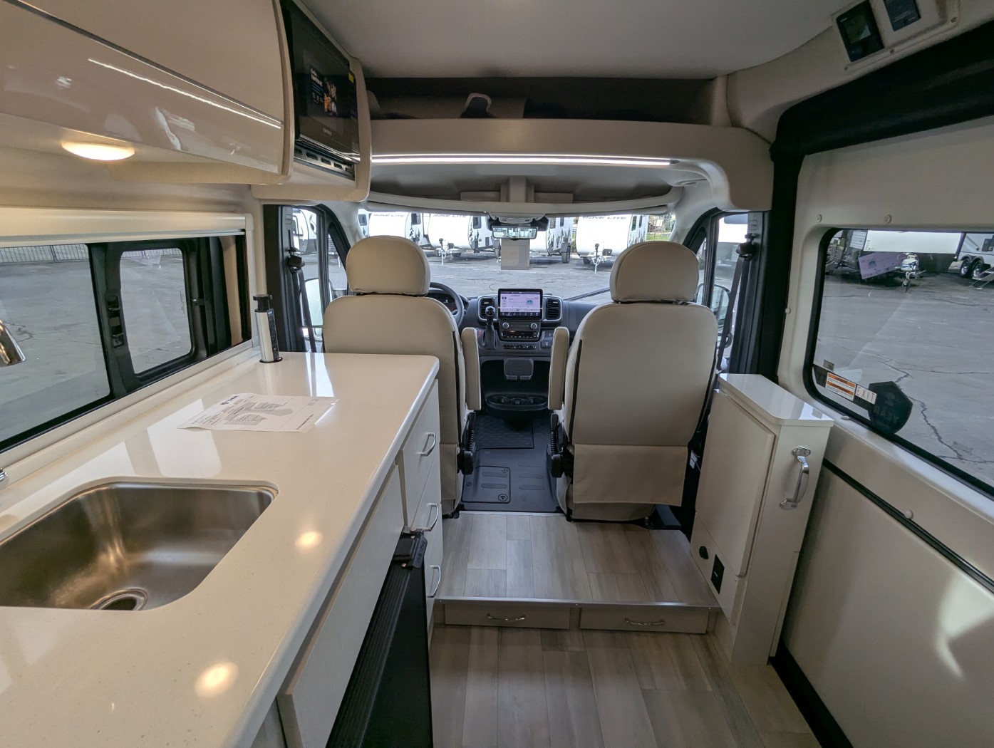 2026 Thor Motor Coach Tellaro
