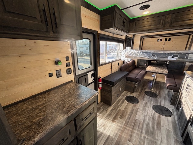2026 ICE CASTLE OUTLANDER II 8X17 - Image 20