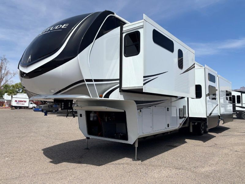 2025 Grand Design Solitude 388MBS - Image 4