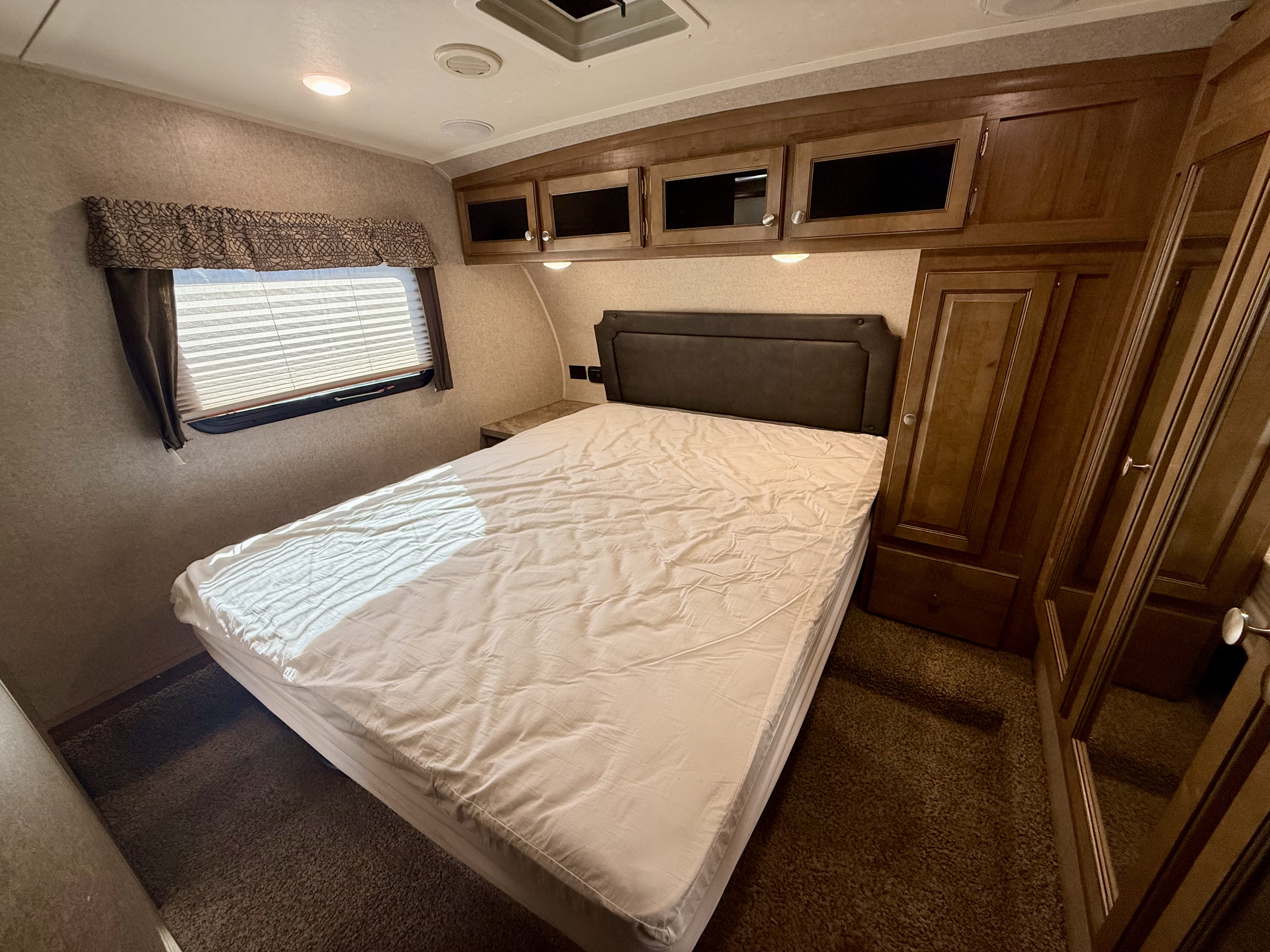 2018 Forest River Rockwood Ultra Lite 2650WS - Image 13