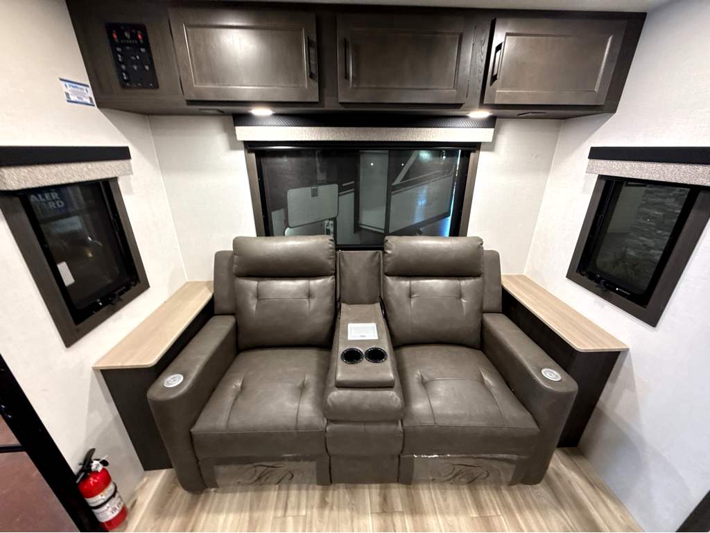 2027 VENTURE RV SPORTTREK STINGER 232VRL - Image 11