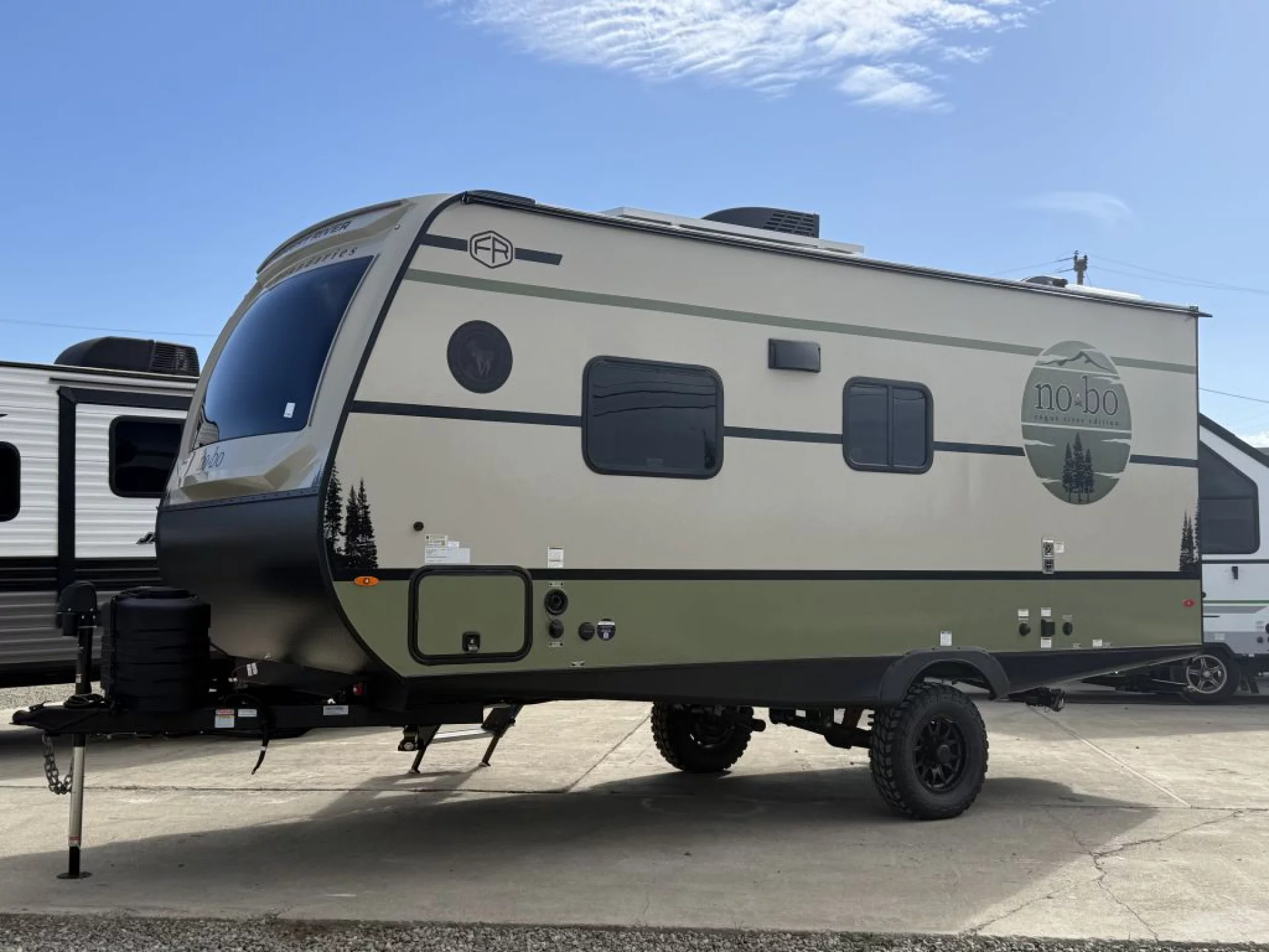 2027 FOREST RIVER NO BOUNDARIES NO BO 19.2 BM BEAST MODE 19 SERIES - Image 2