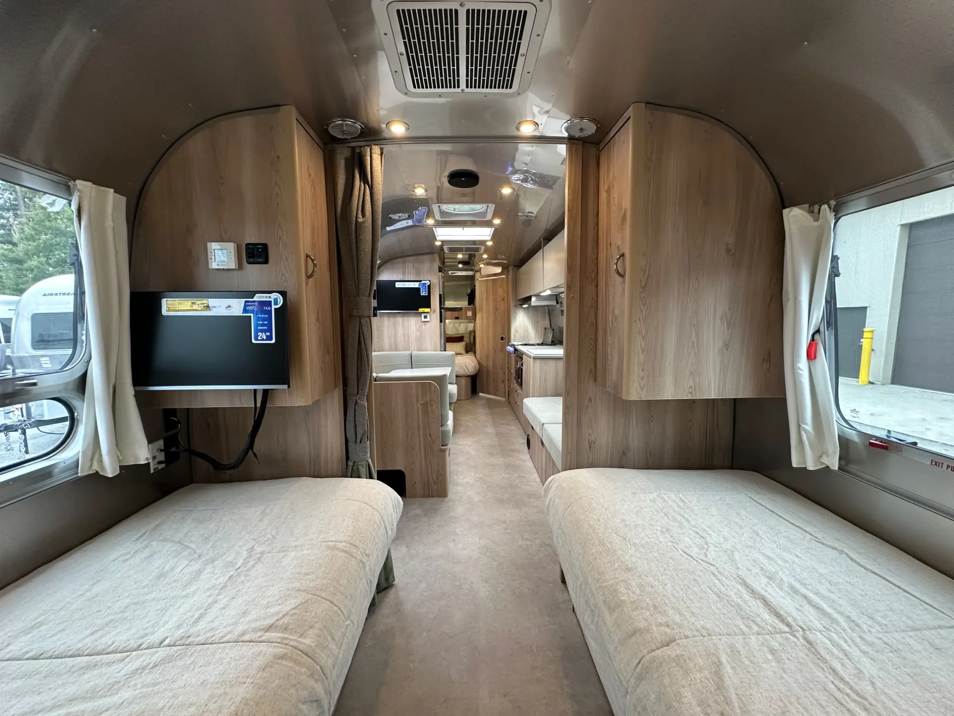 2027 Airstream Flying Cloud 30FB Bunk - Image 60