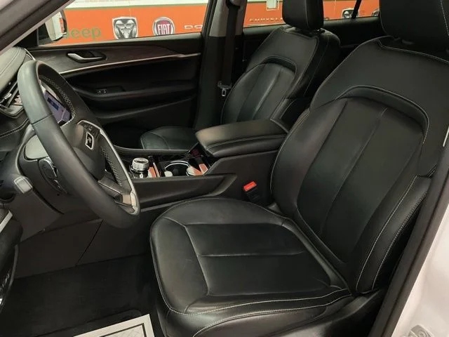 2023 Jeep Grand-Cherokee-L Laredo Altitude 4x4 - Image 12