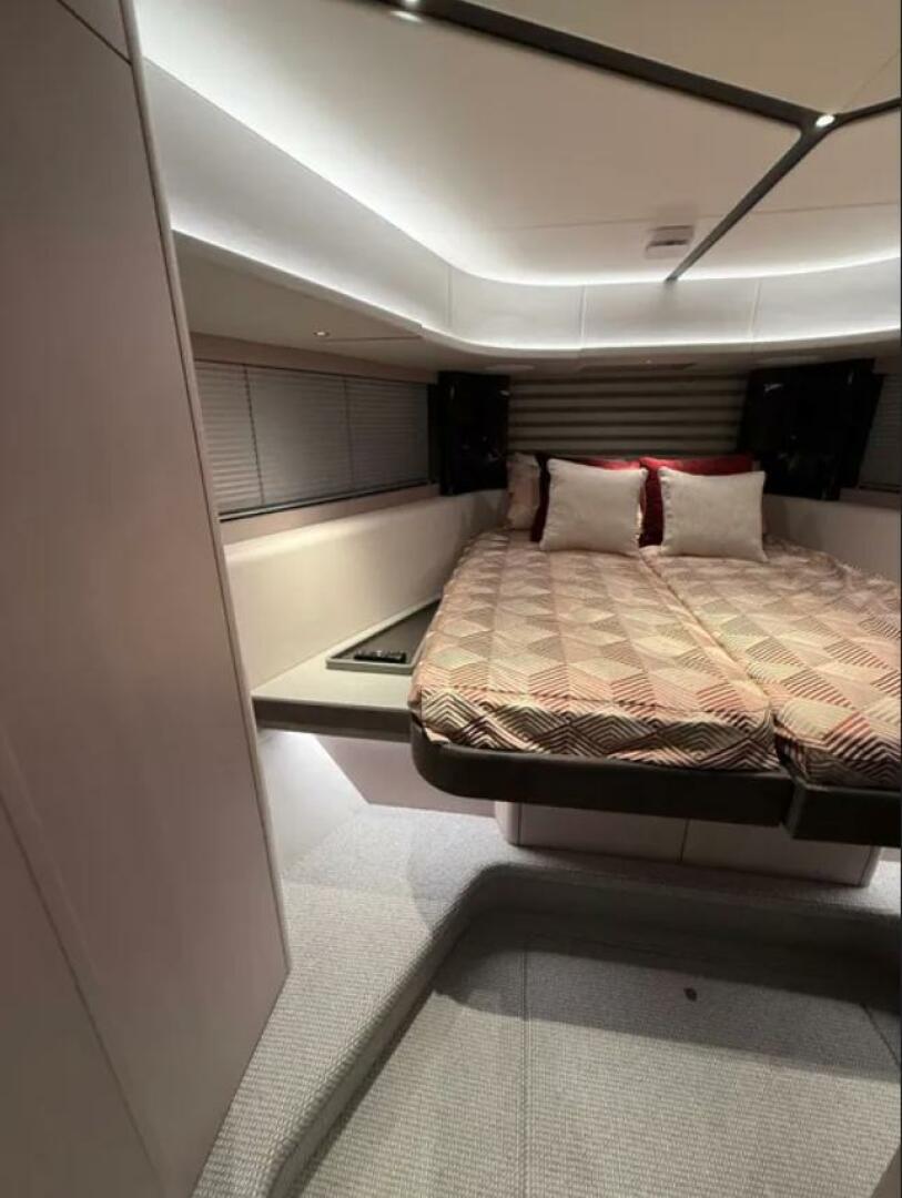 2025 Sunseeker 55 Predator - Image 16