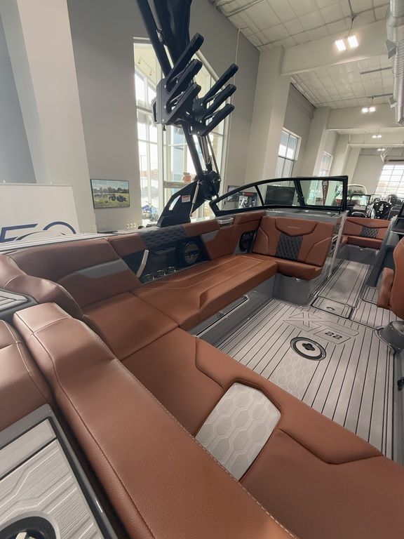 2025 MasterCraft XT22 - Image 21