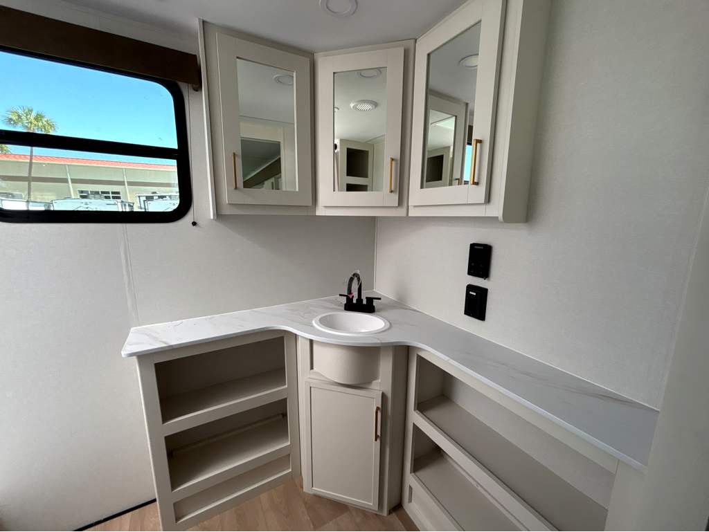 2026 GRAND DESIGN TRANSCEND 26RBX - Image 18