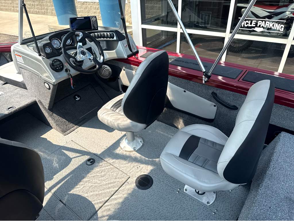 2018 Tracker Targa V18 - Image 15