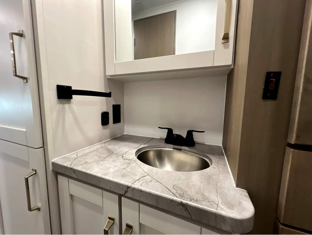 2027 ENTEGRA COACH ODYSSEY 30Z - Image 19