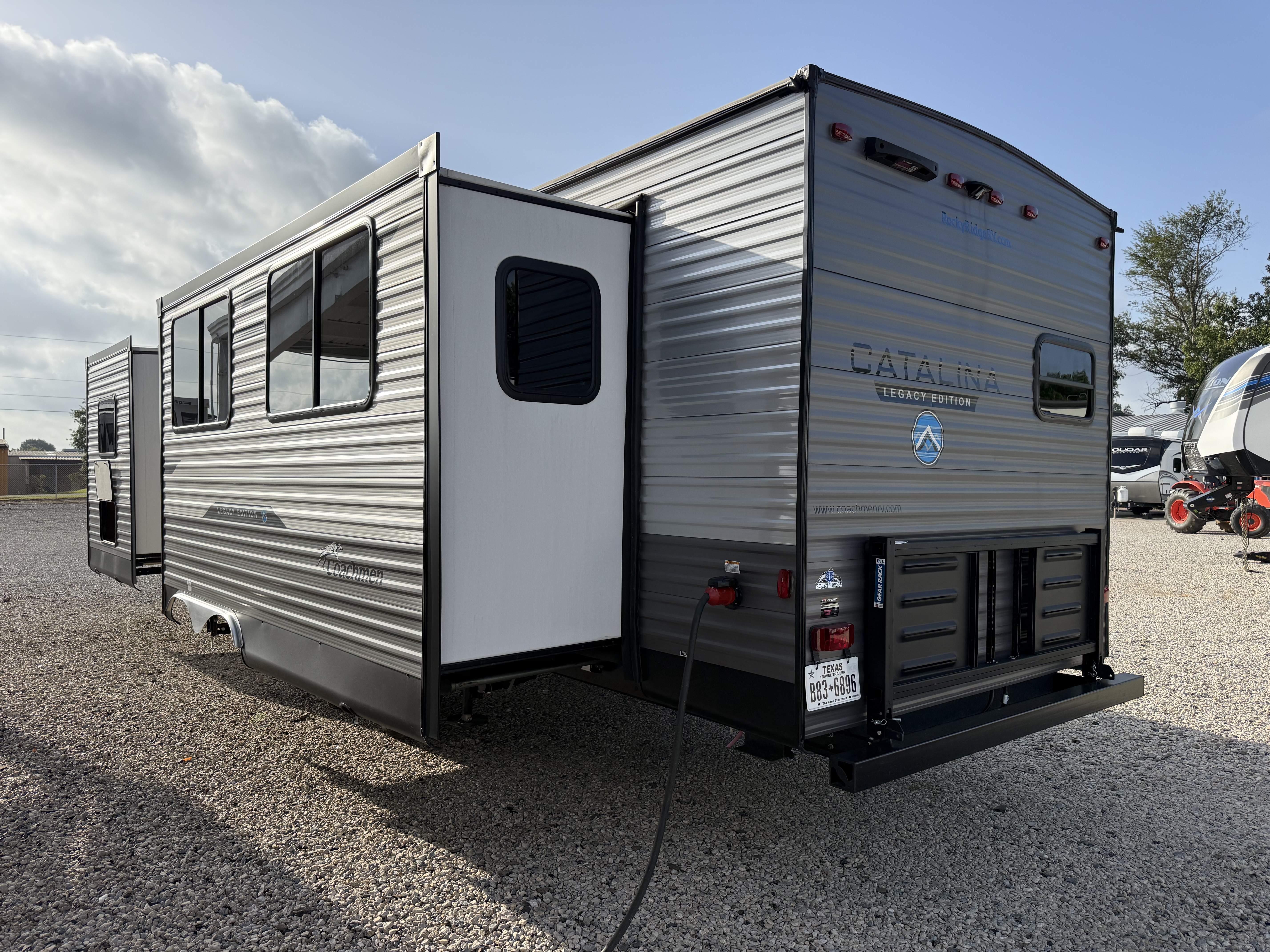 2024 Coachmen Catalina Legacy Edition 303RKDS - Image 5