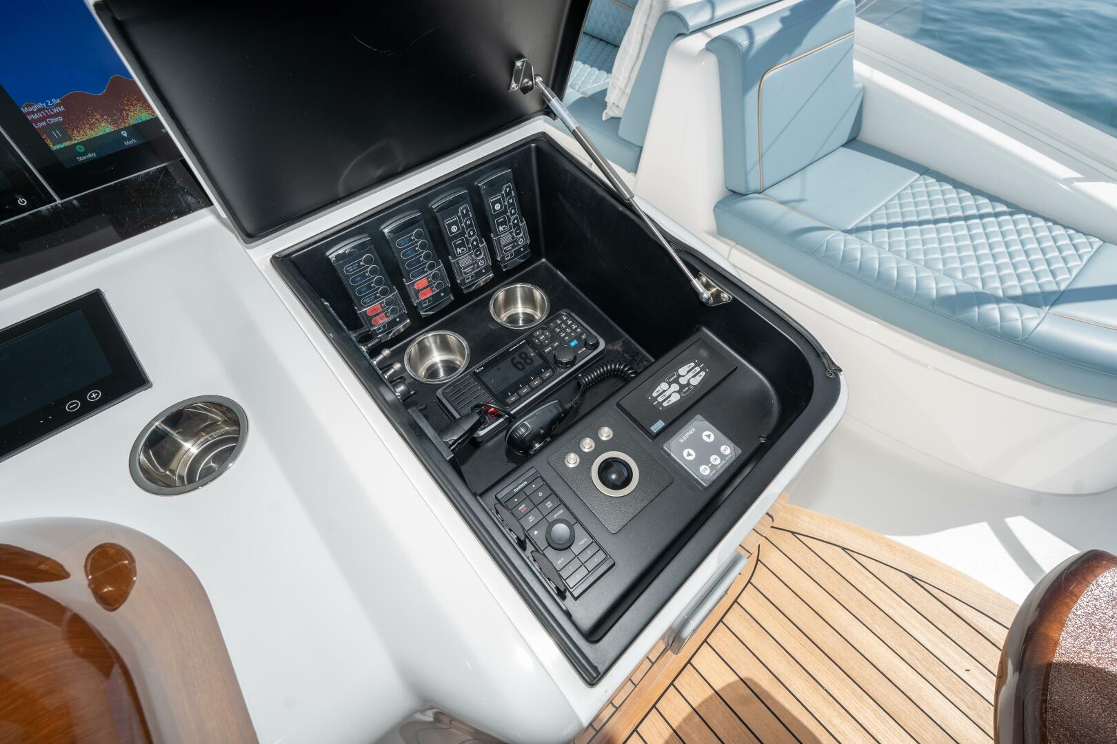 2025 Viking 90 Convertible - Image 9