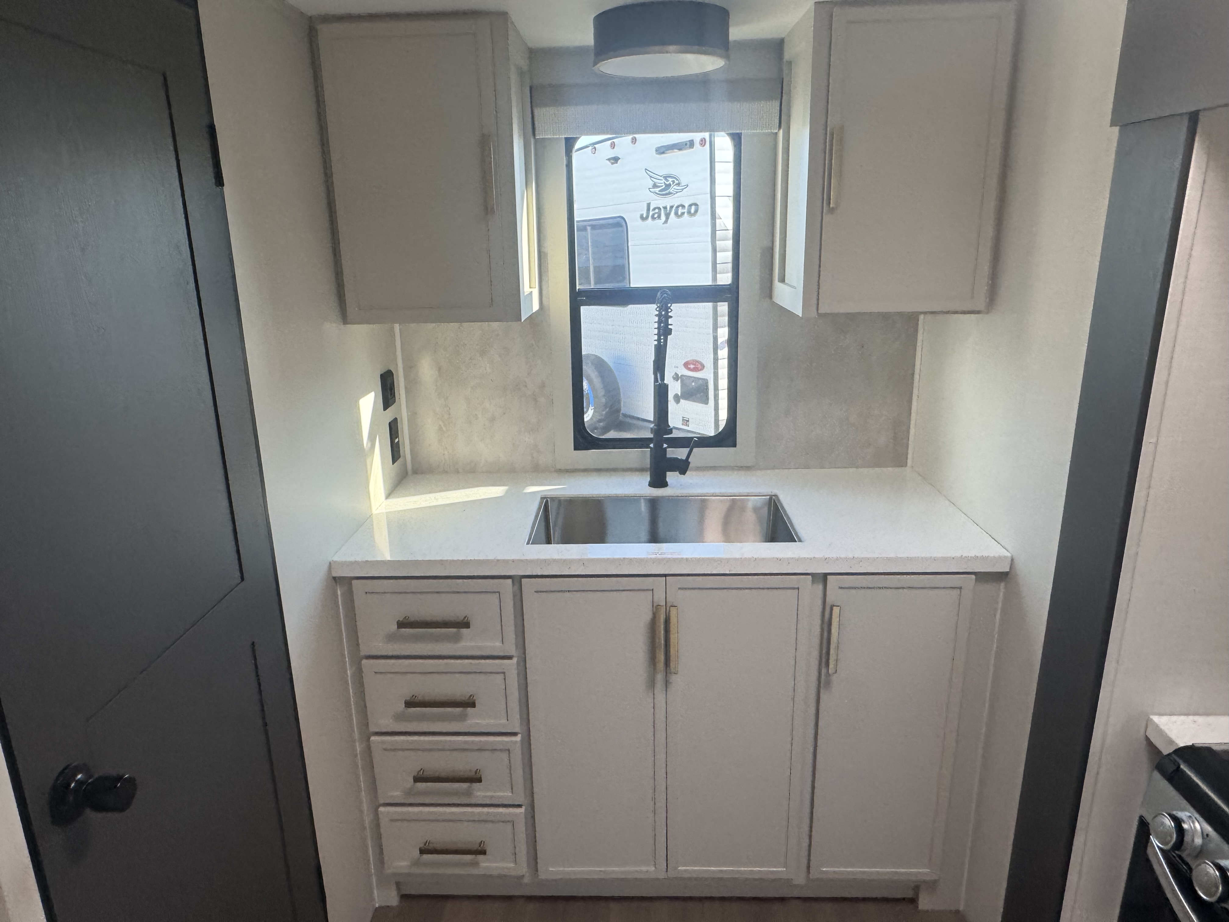 2027 VENTURE RV STRATUS 231VRK - Image 12