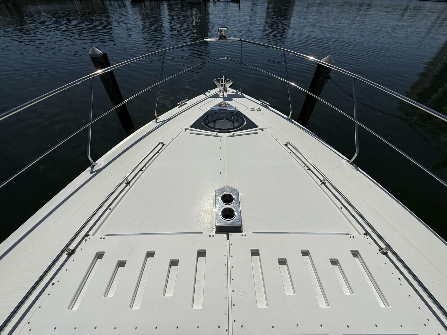 2014 Cruisers Yachts 45 Cantius - Image 50