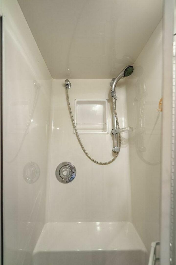 1999 Viking 55 Convertible - Image 112