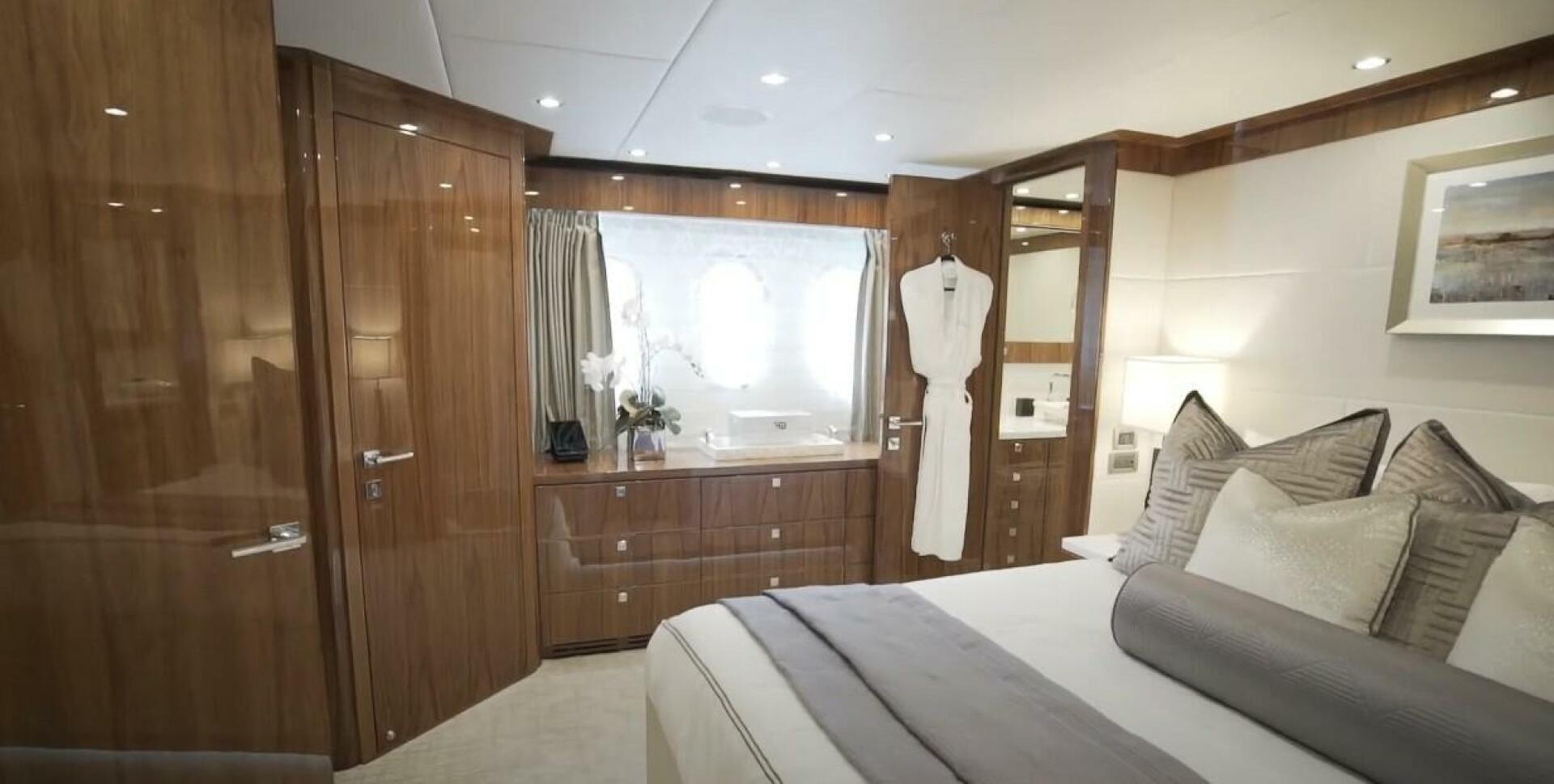 2017 Hargrave Raised Pilothouse - Image 17
