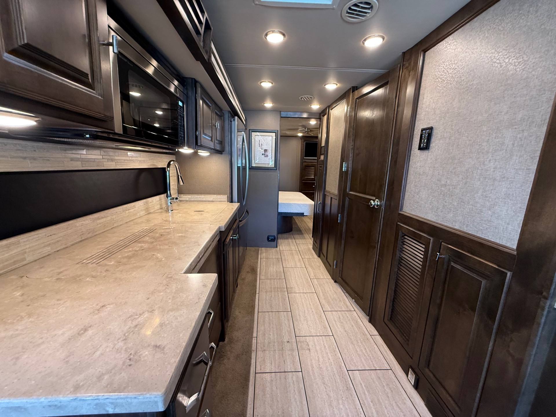 2019 TIFFIN ALLEGRO 34PA - Image 9