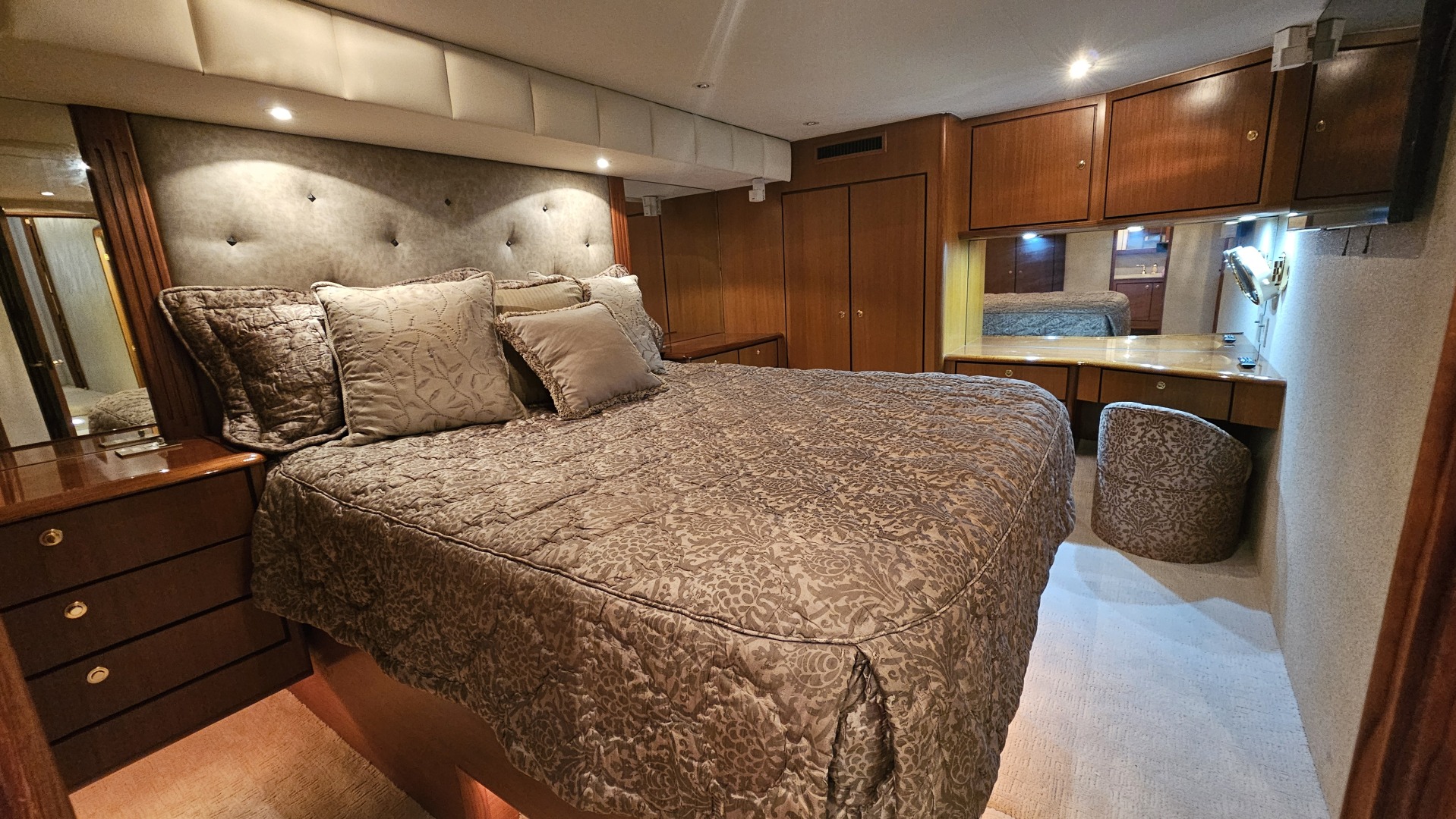 2000 Ocean Yachts 70 SUPER SPORT - Image 38