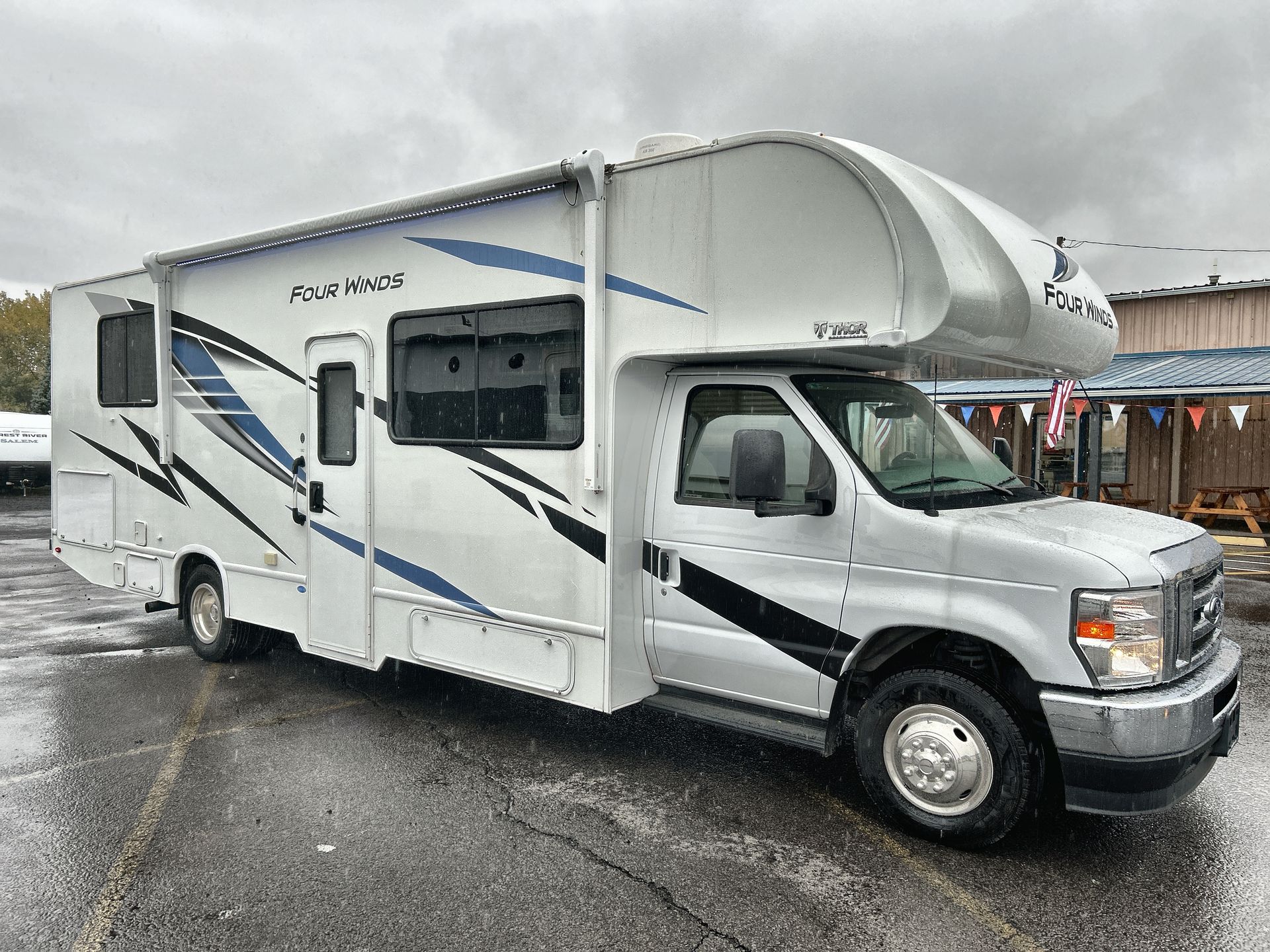 2025 Thor Motor Coach Four Winds 28Z - Image 2