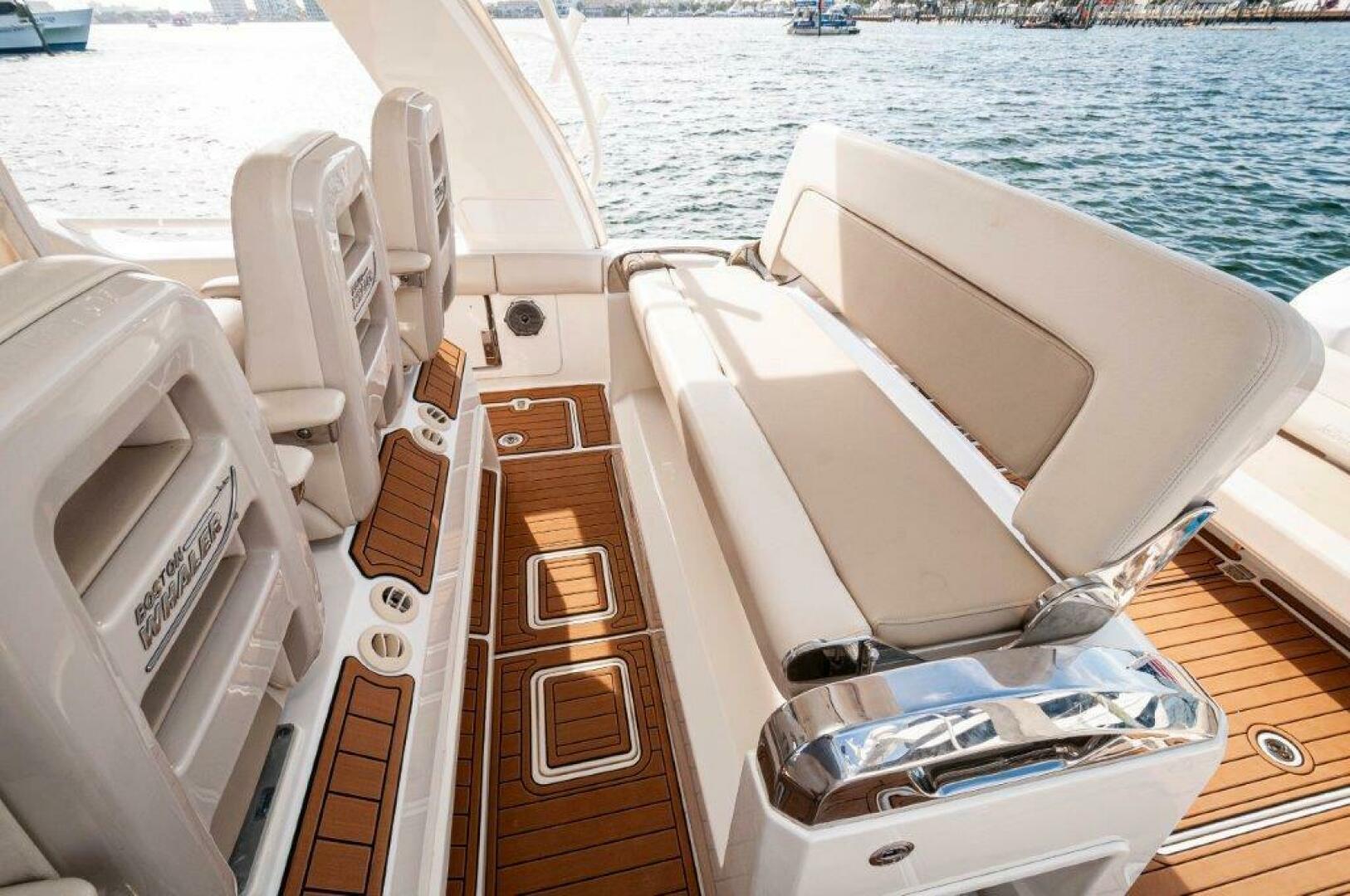 2018 Boston Whaler 420 Outrage - Image 17