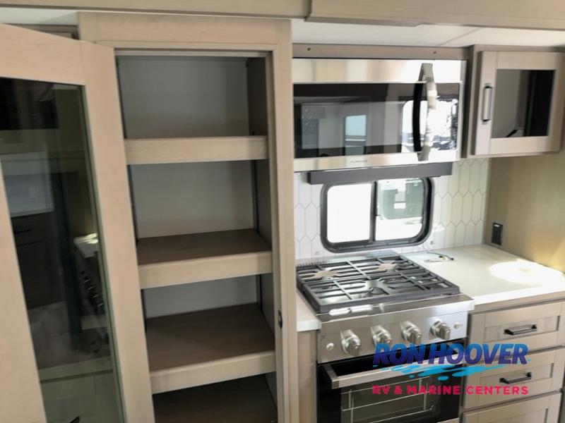 2026 GRAND DESIGN 337RLS - Image 9