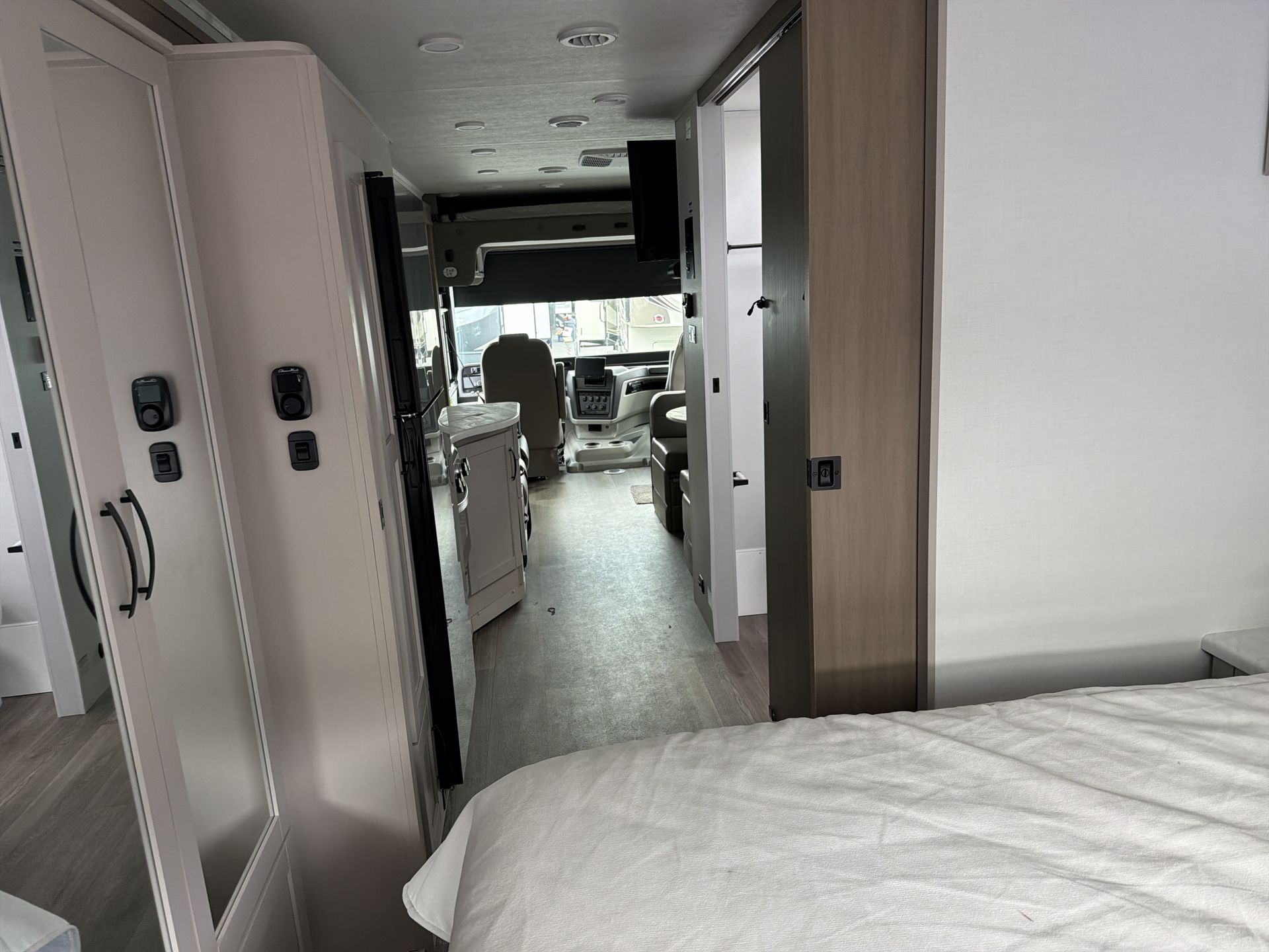 2027 Entegra Coach Vision 29S - Image 27