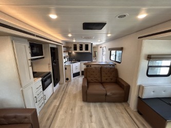 2025 FOREST RIVER GRAND SURVEYOR 302RDBS - Image 19