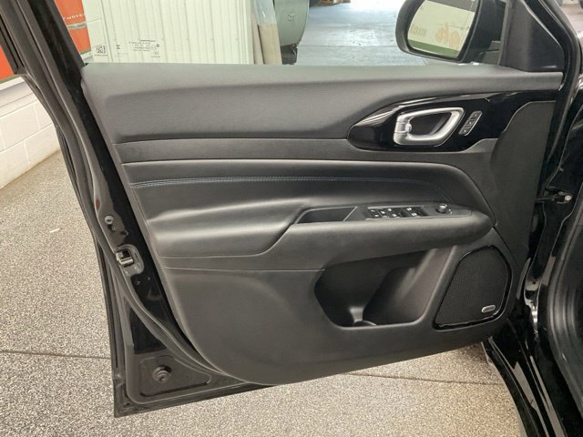 2025 Jeep Compass Limited 4x4 - Image 11