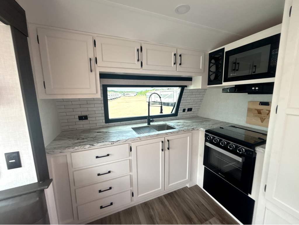2026 VENTURE RV SPORTTREK 251VFK - Image 13
