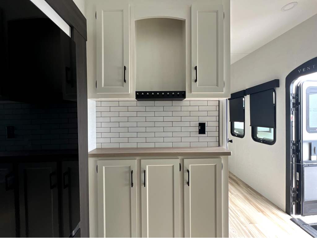 2027 VENTURE RV SPORTTREK 363VFR - Image 20