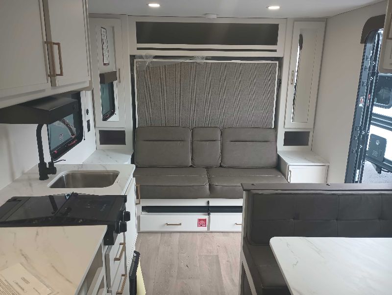 2026 Grand Design Transcend ONE 151RB - Image 11
