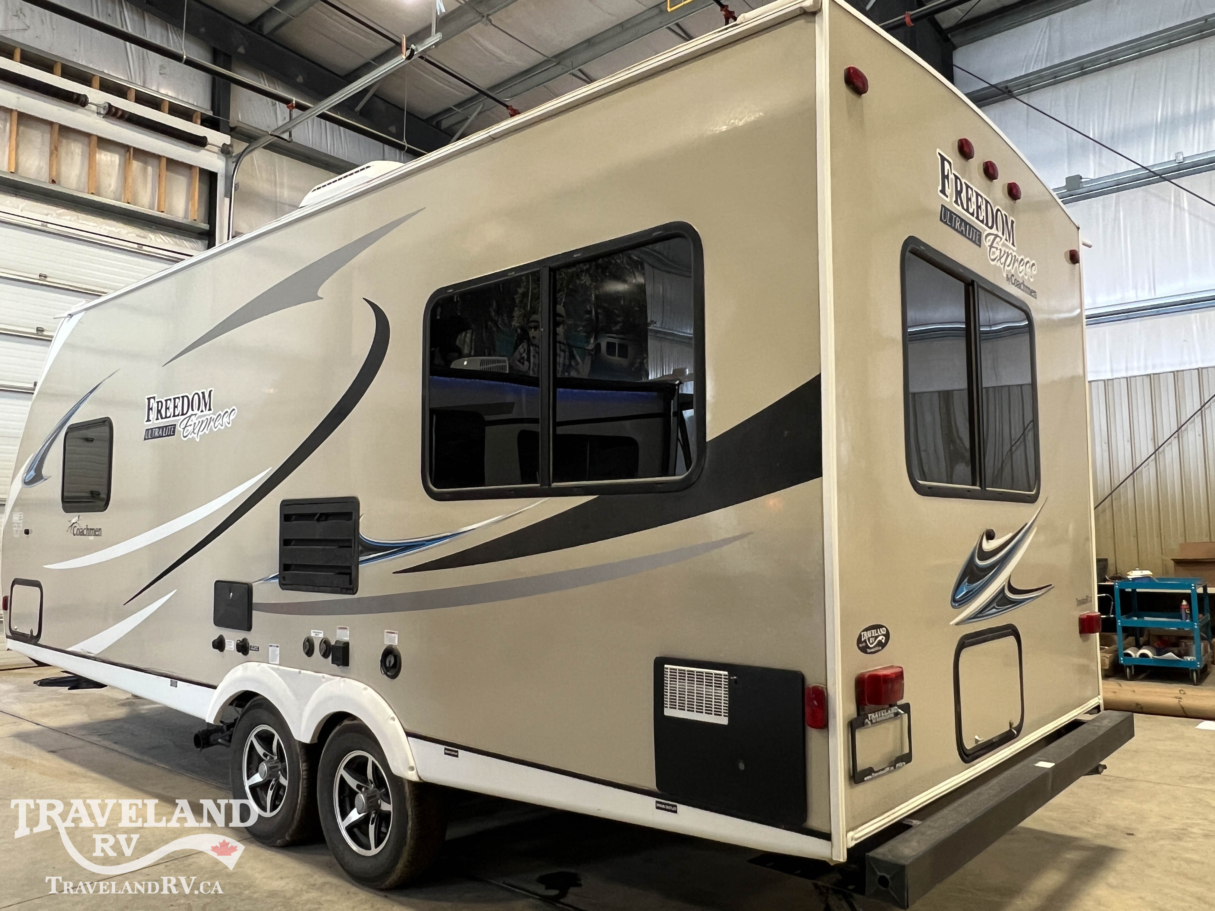 2019 Coachmen Freedom Express Ultra Lite 204RD - Image 7
