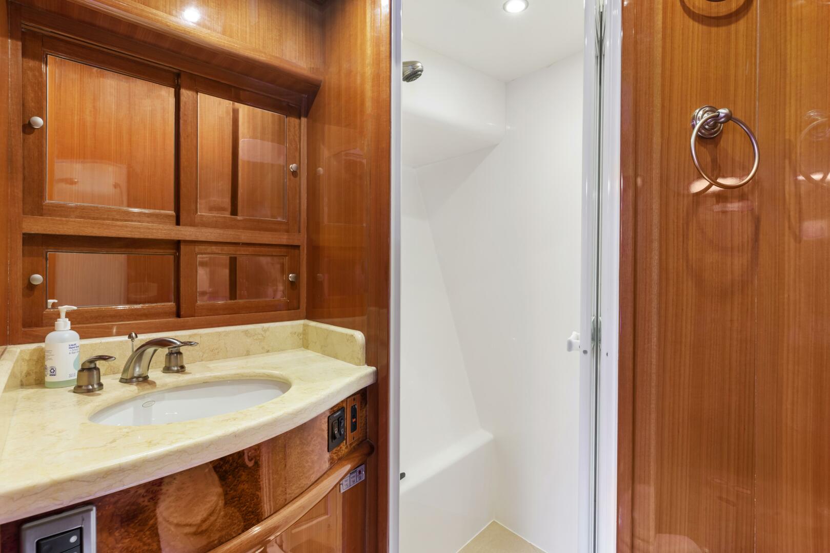 2007 Hampton Cockpit Motoryacht - Image 20