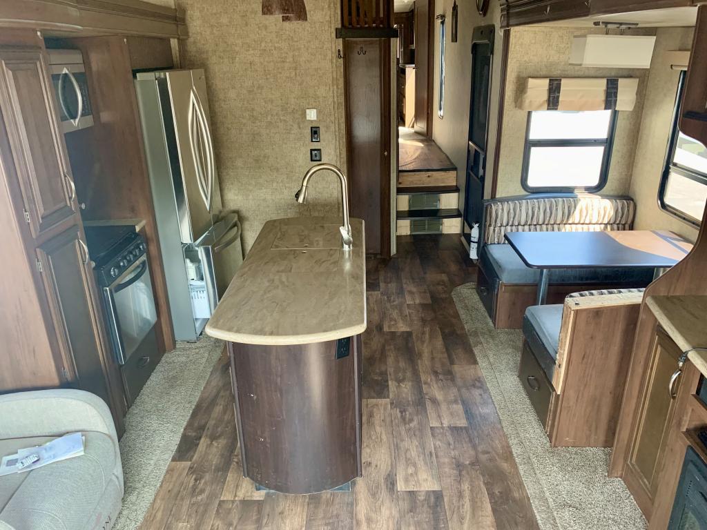 2017 FOREST RIVER SANDPIPPER 372LOK - Image 8