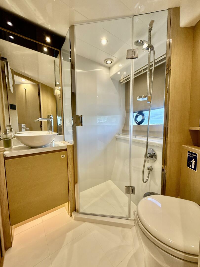 2017 Princess V58 - Image 29