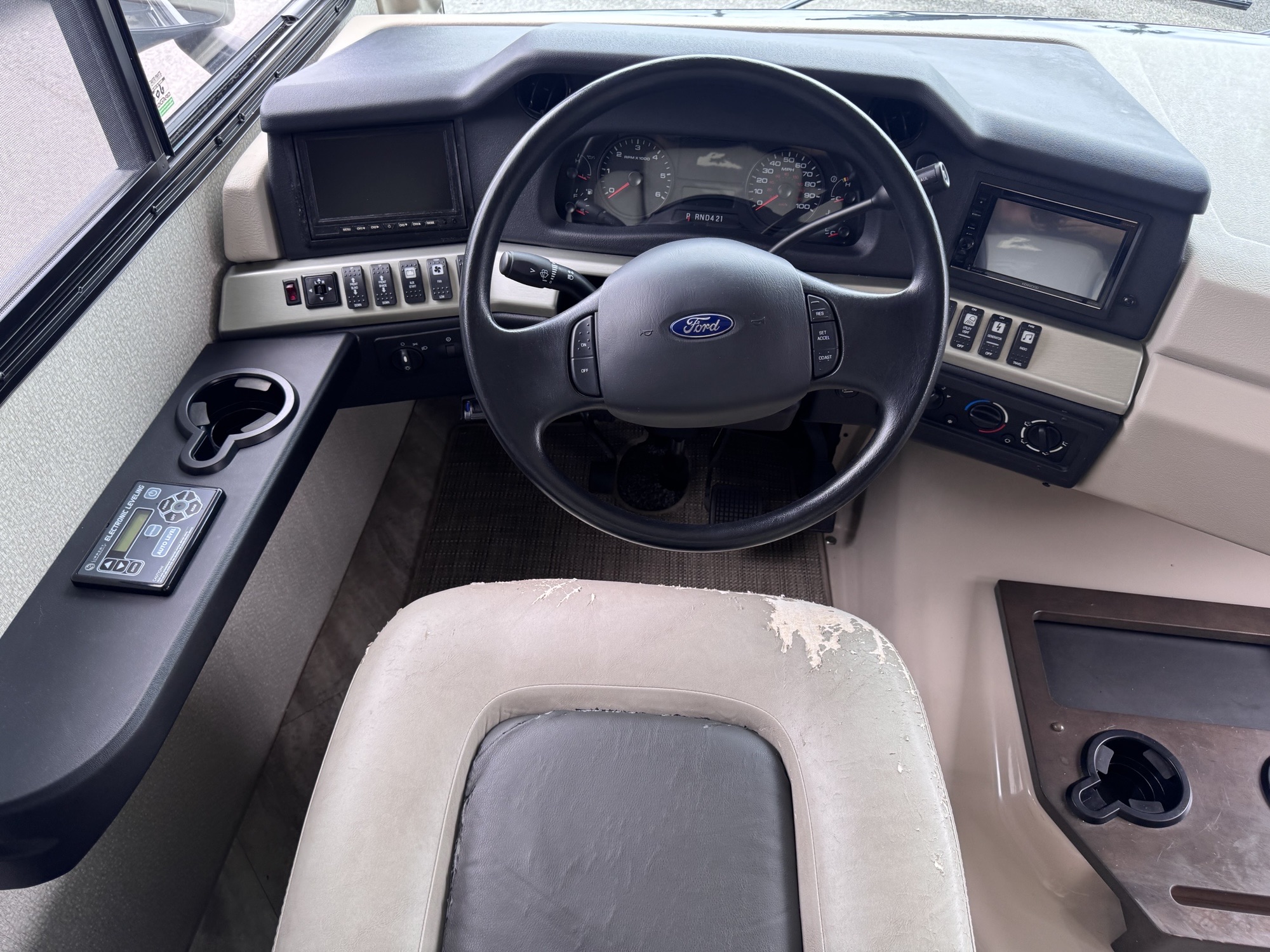 2020 Fleetwood BOUNDER 35K - Image 9