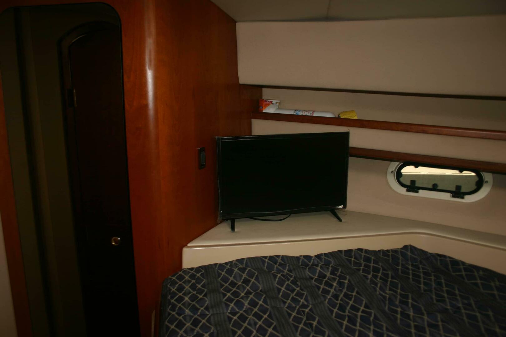 2001 Cruisers Yachts 3750 Motor Yacht - Image 2