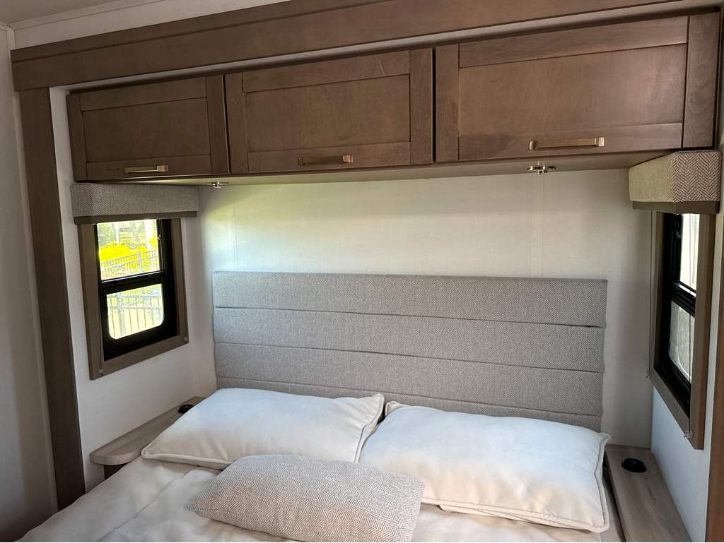 2027 ENTEGRA COACH ODYSSEY 29V - Image 29