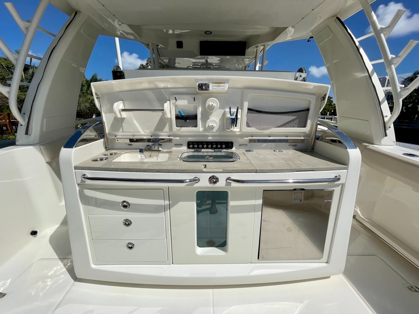 2016 Boston Whaler 420 Outrage - Image 13