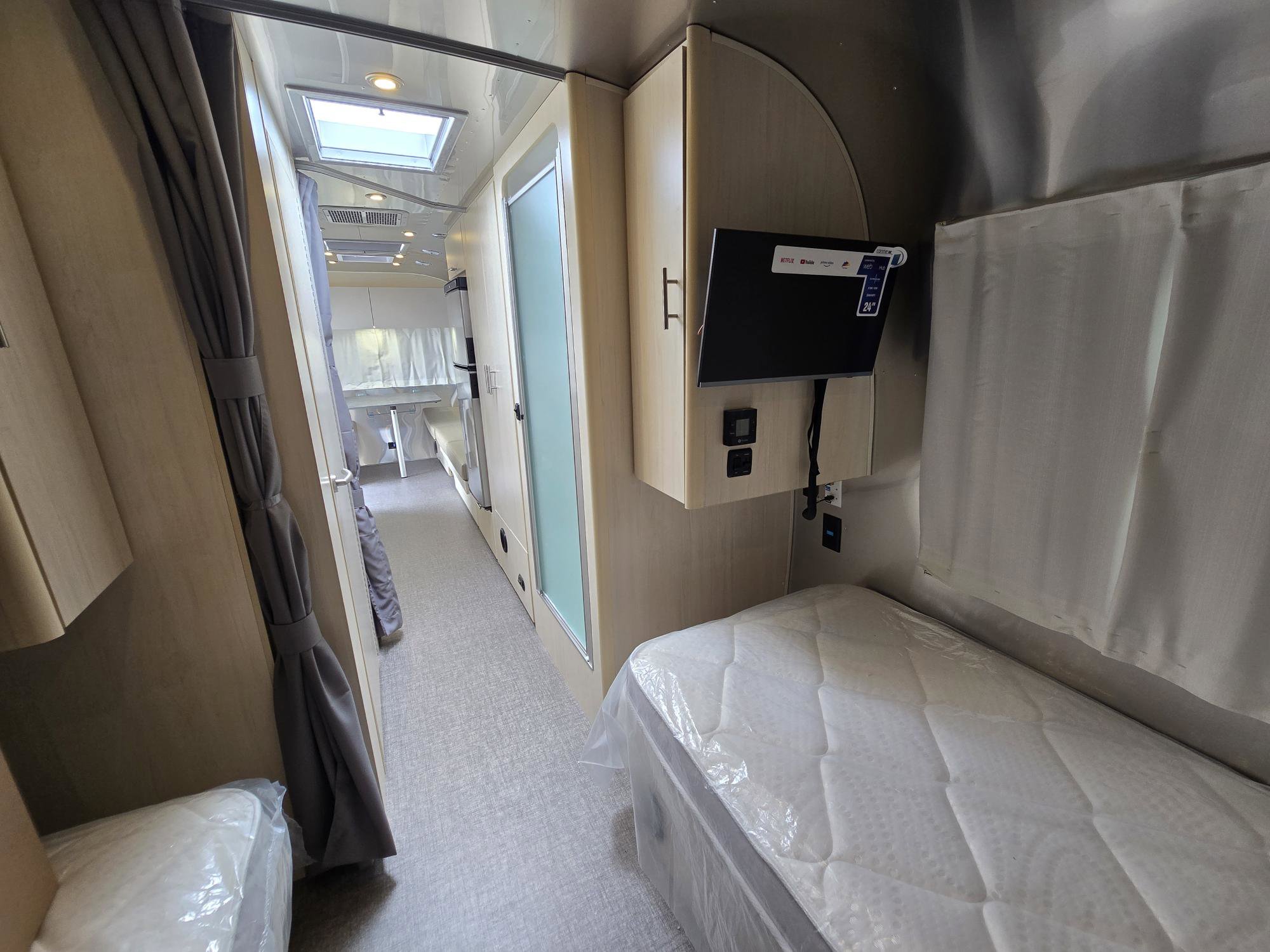 2026 AIRSTREAM FLYING CLOUD 27FBT - Image 23