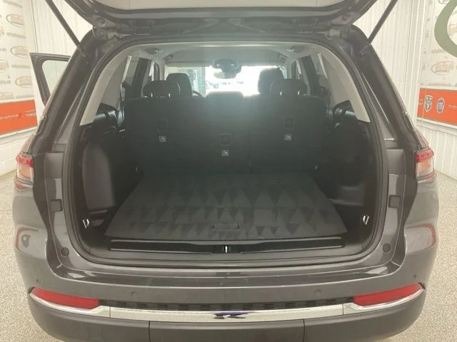 2023 Jeep Grand-Cherokee-L Laredo Altitude 4x4 - Image 21
