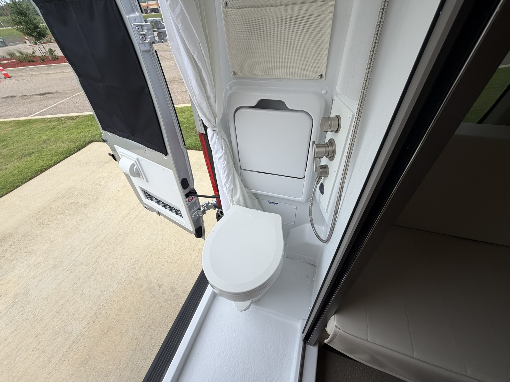 2027 ENTEGRA COACH ETHOS 20T - Image 26