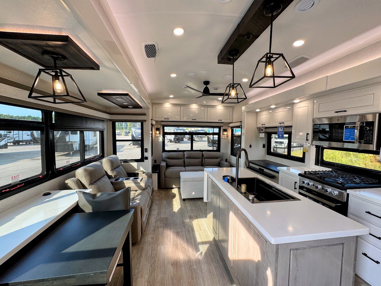2026 JAYCO PINNACLE 32RLTS - Image 5