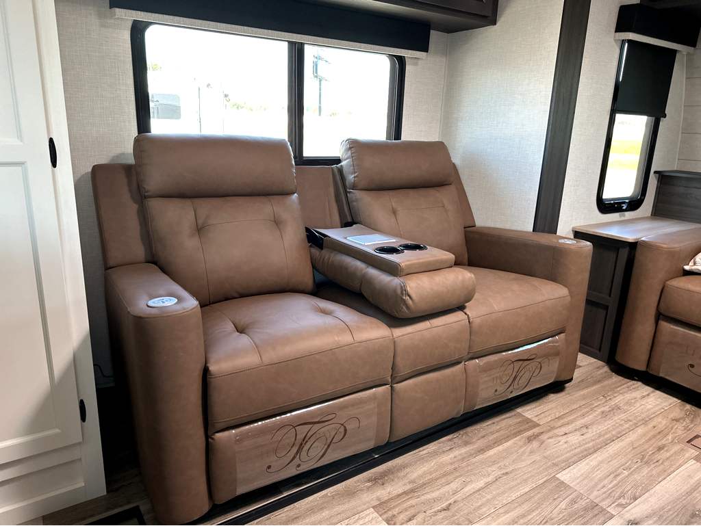 2026 VENTURE RV SPORTTREK 333VMI - Image 11