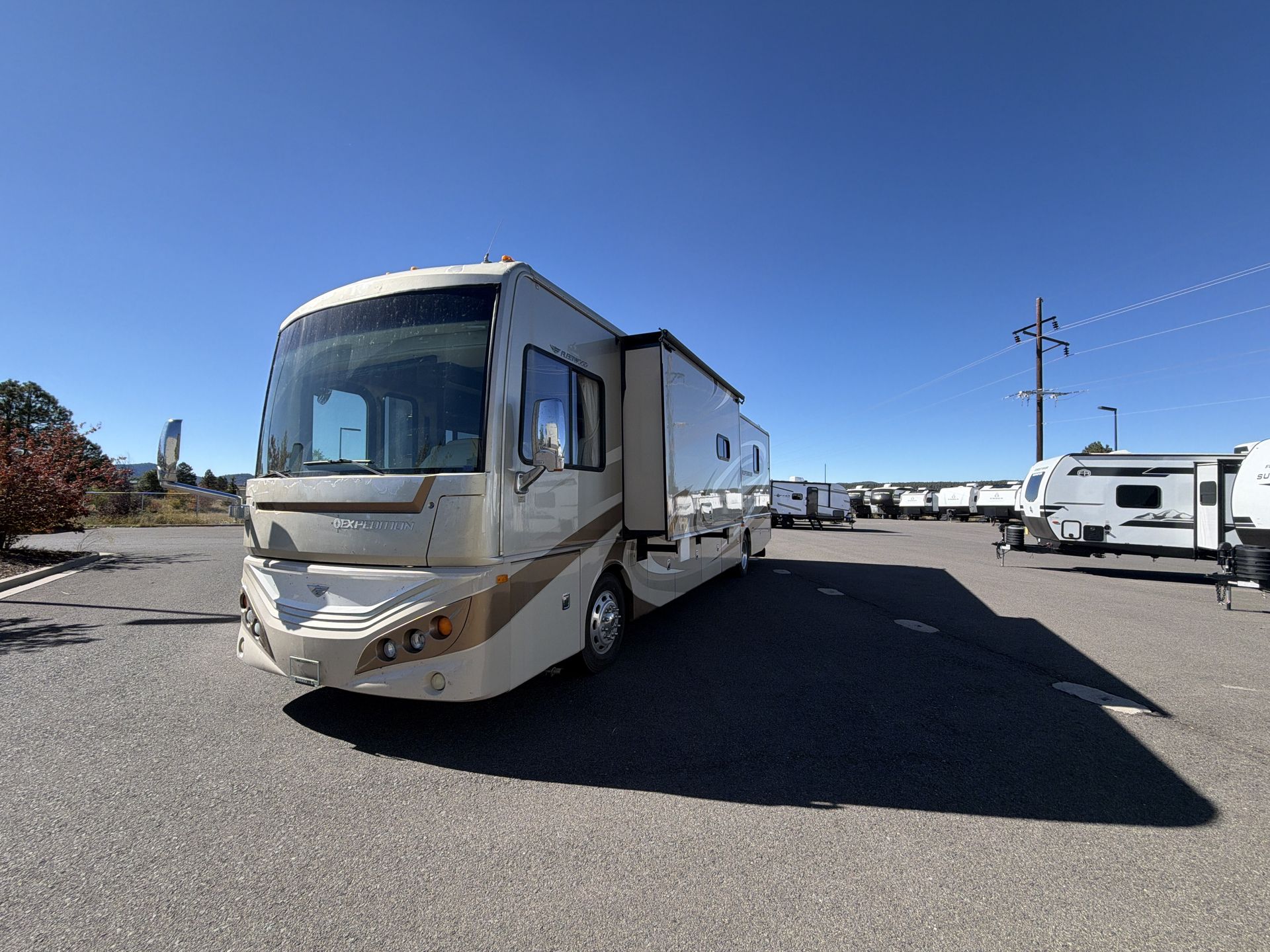 2013 Fleetwood Expedition 38B - Image 10